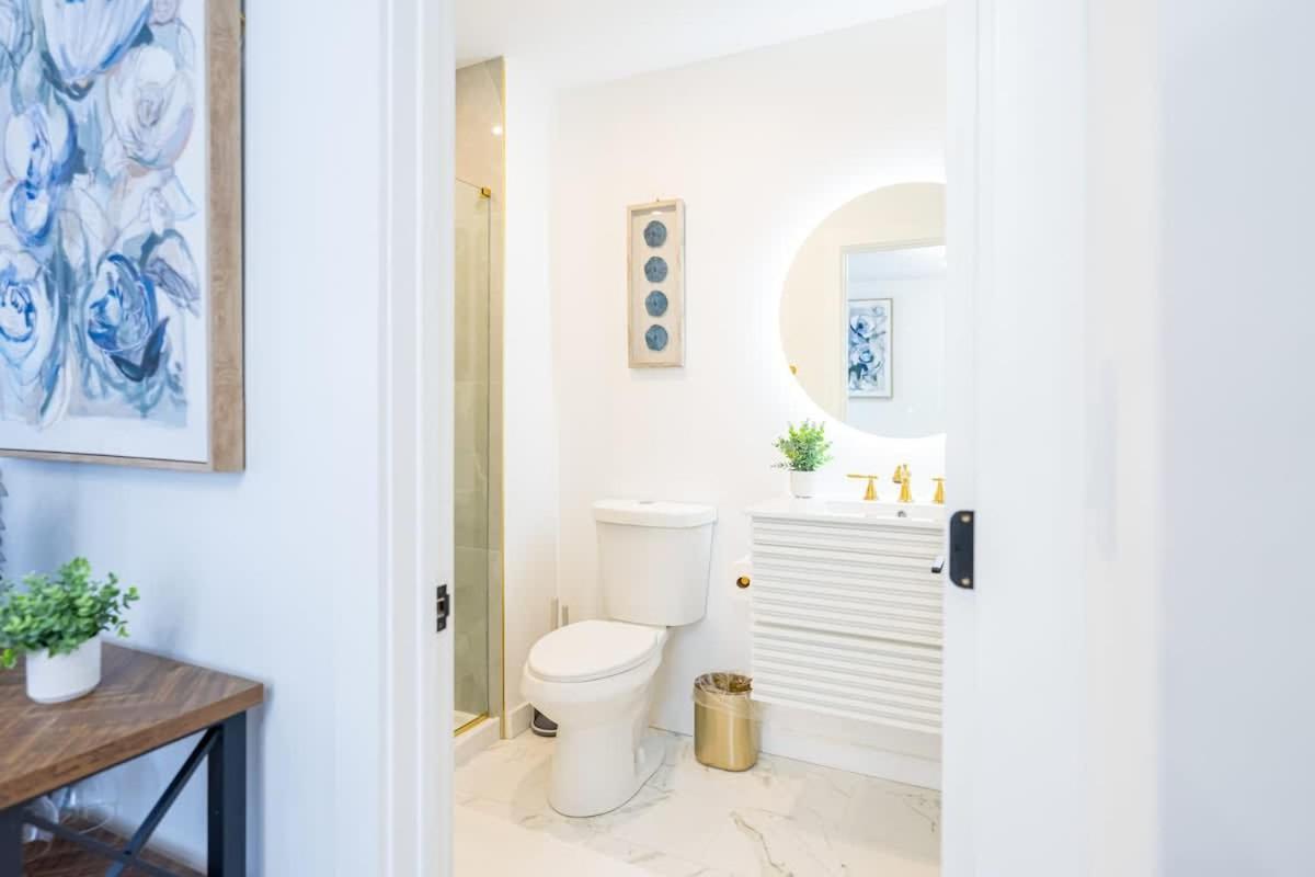 Luxury 2 Bed 2 Bath East * Boston