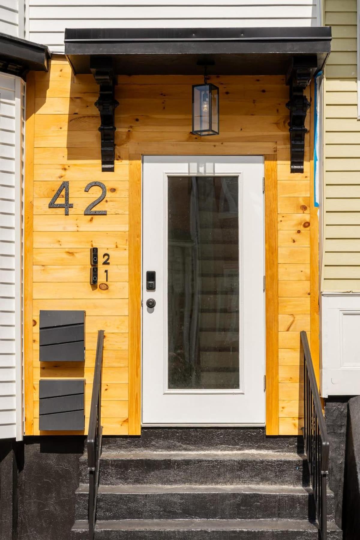 Apartment Luxury 2 Bed 2 Bath East