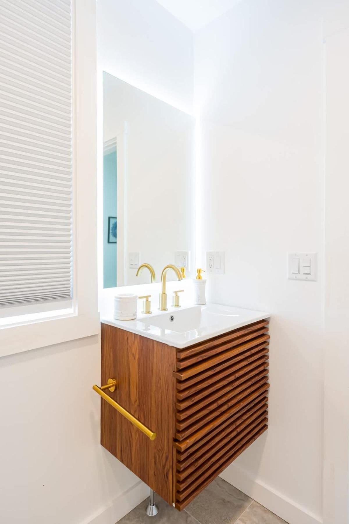 Luxury 2 Bed 2 Bath East Boston