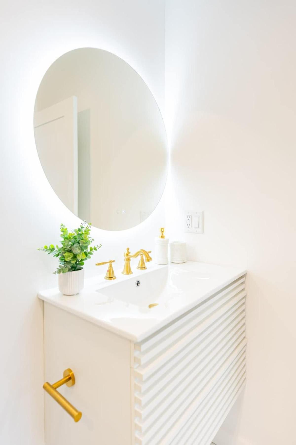 Luxury 2 Bed 2 Bath East * Boston