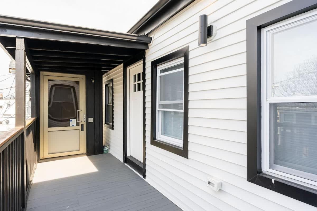Luxury 2 Bed 2 Bath East Apartment