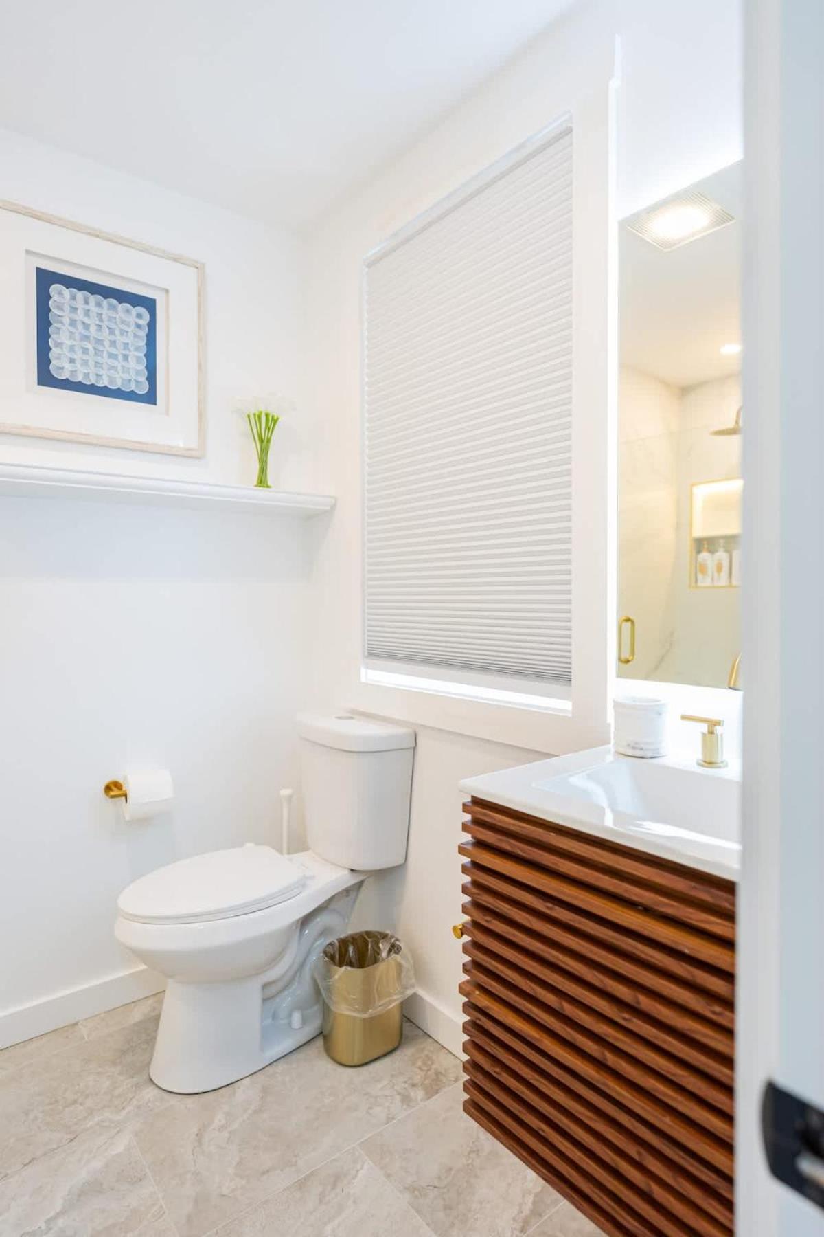 Luxury 2 Bed 2 Bath East *