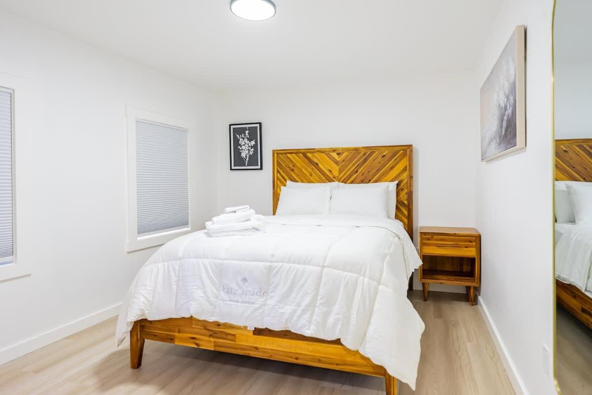 Luxury 2 Bed 2 Bath East *
