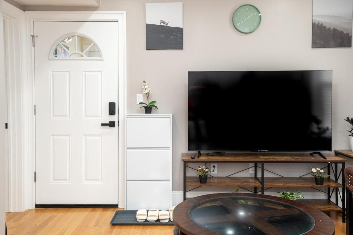 558-2 3Br Boston - Renovated Nest Near Aquarium Apartment