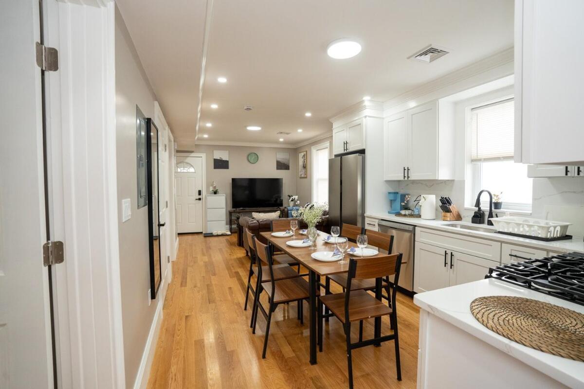 558-2 3Br Boston - Renovated Nest Near Aquarium * Boston