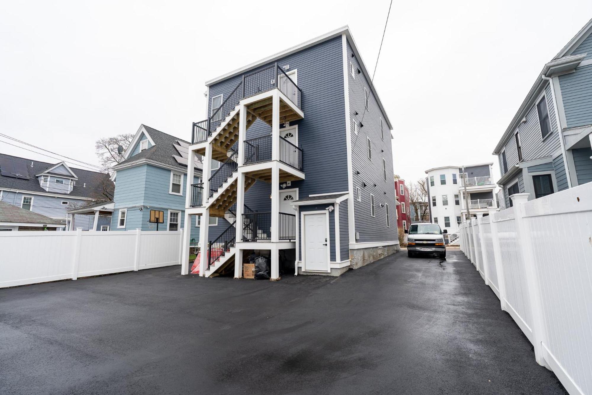 558-1 3Br Boston - Renovated Nest Near Aquarium * Boston