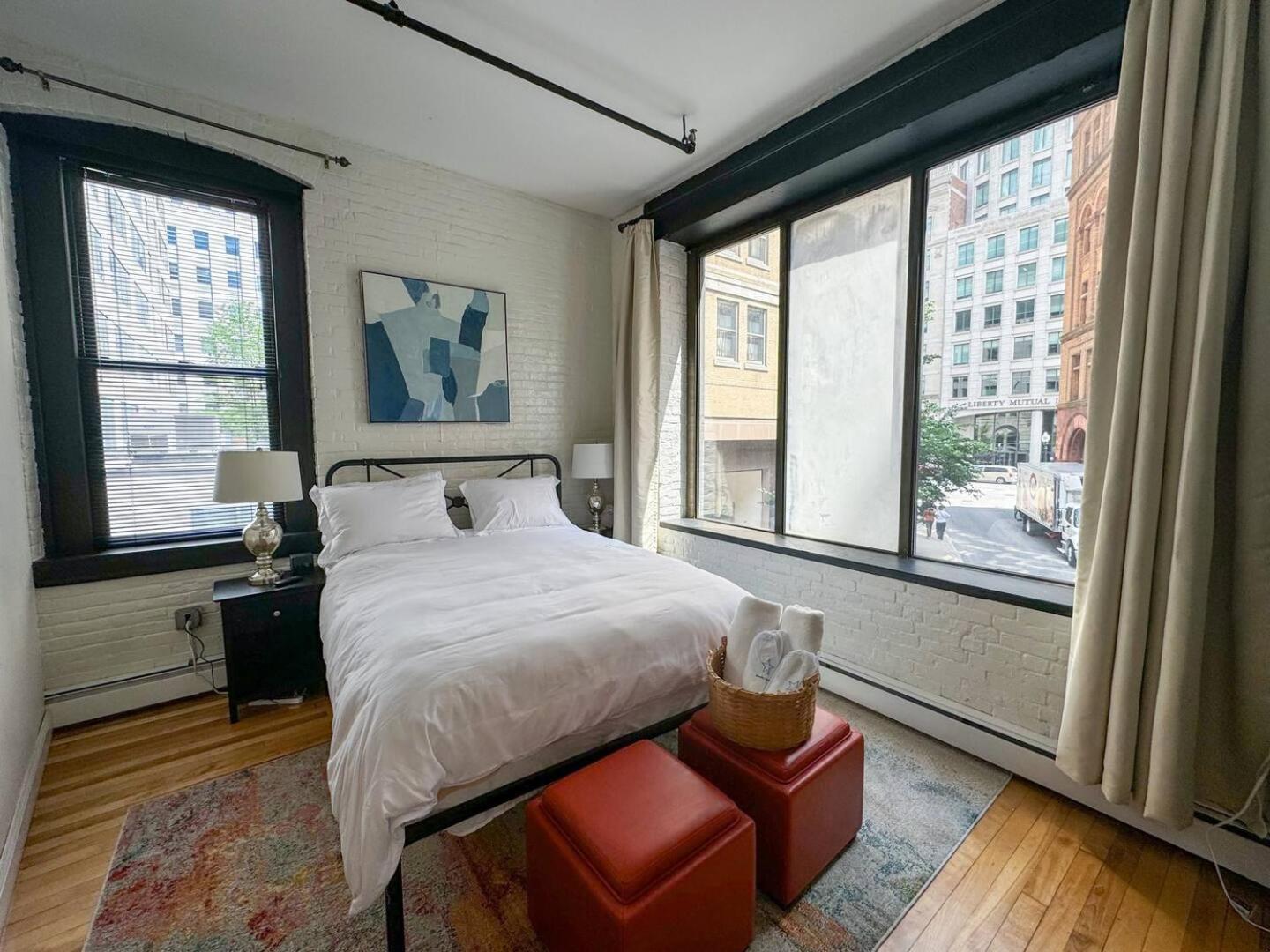 Open Concept 2 Bed Loft In Back Bay