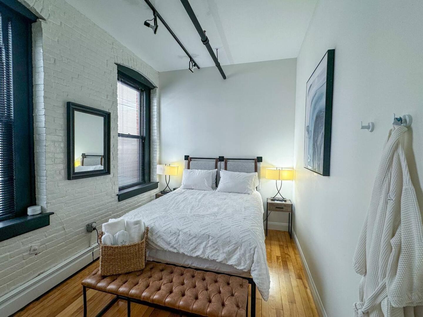 Open Concept 2 Bed Loft In Back Bay *
