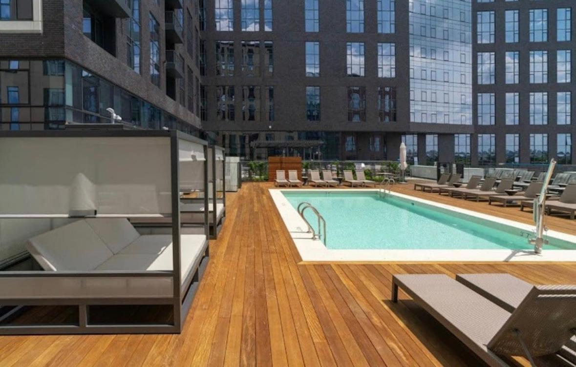 Apartment South End Oasis W Pool & Gym