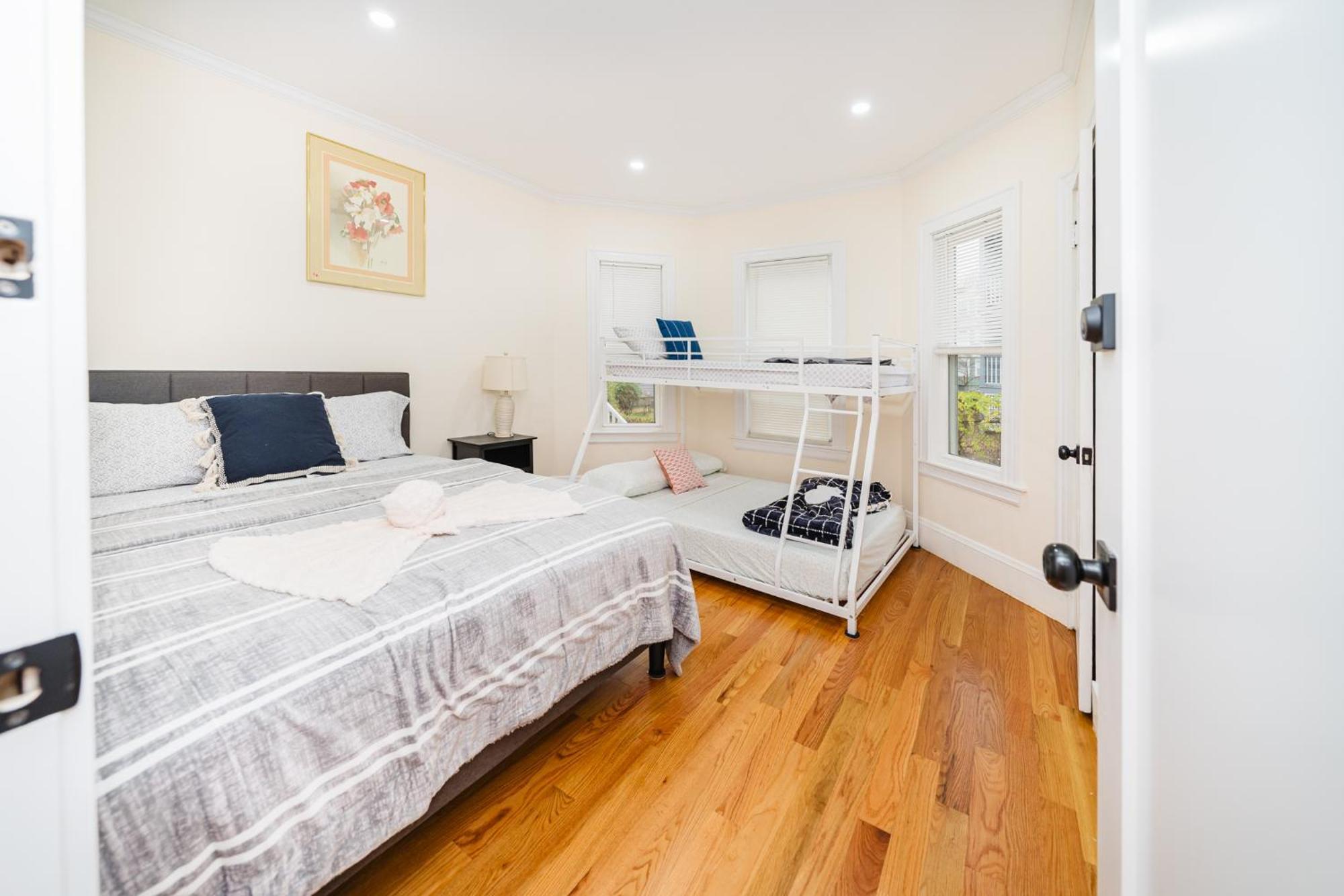 76 Carruth - 4br Cozy And Lovely Apartment