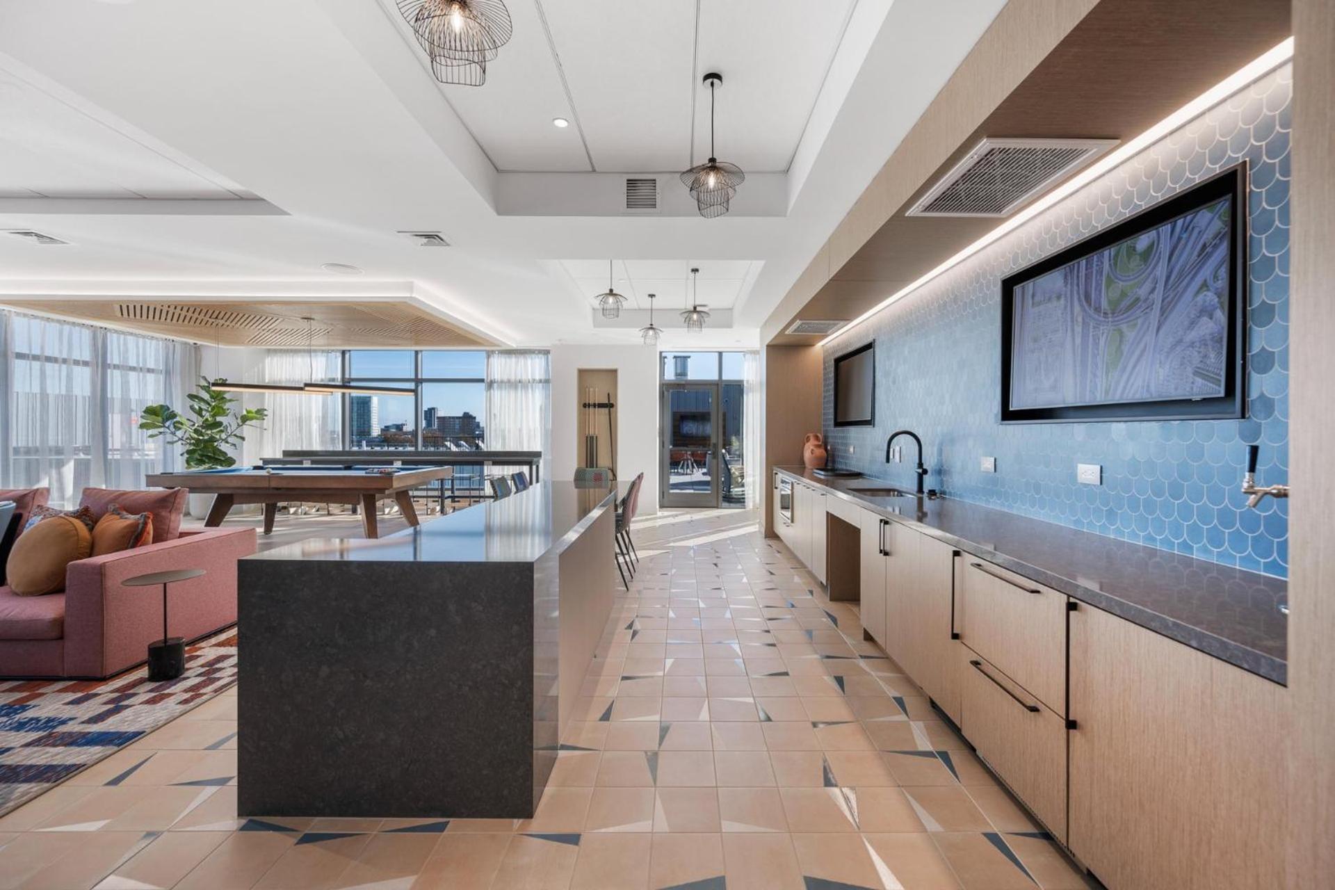 Spacious With Kitchen * Boston