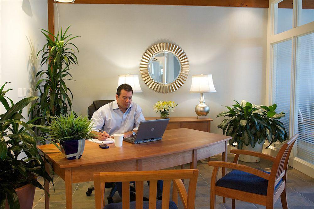 Yacht Haven Inn 4*