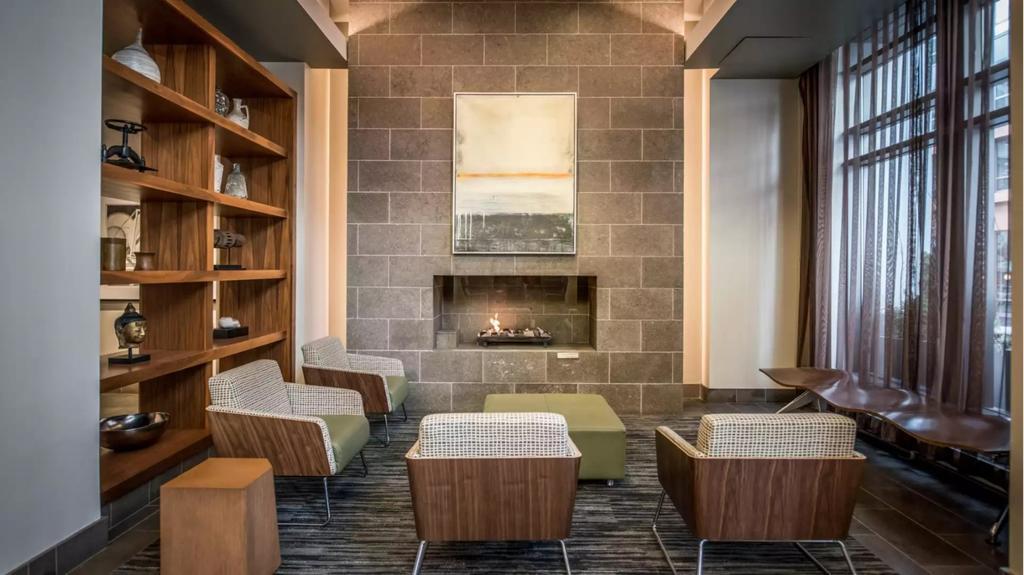 Global Luxury At China Town Apartment