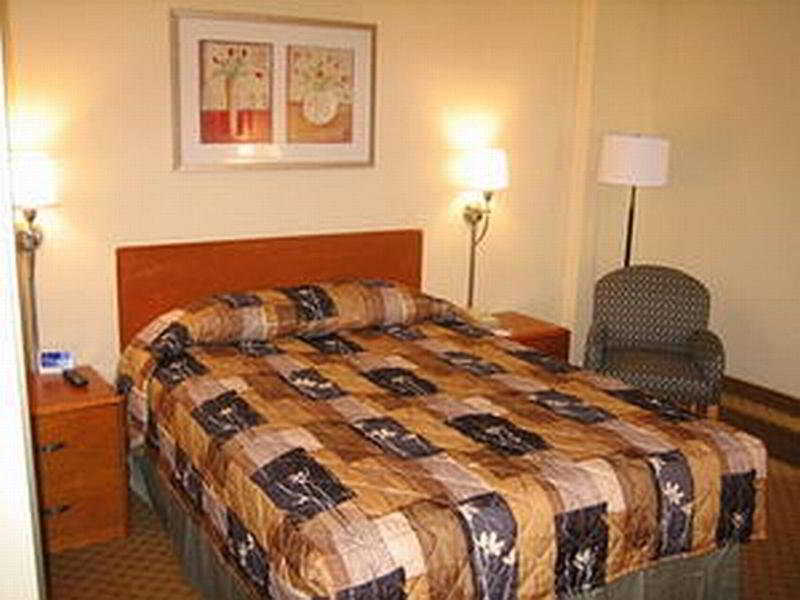Hotel Holiday Express By Ihg 3*