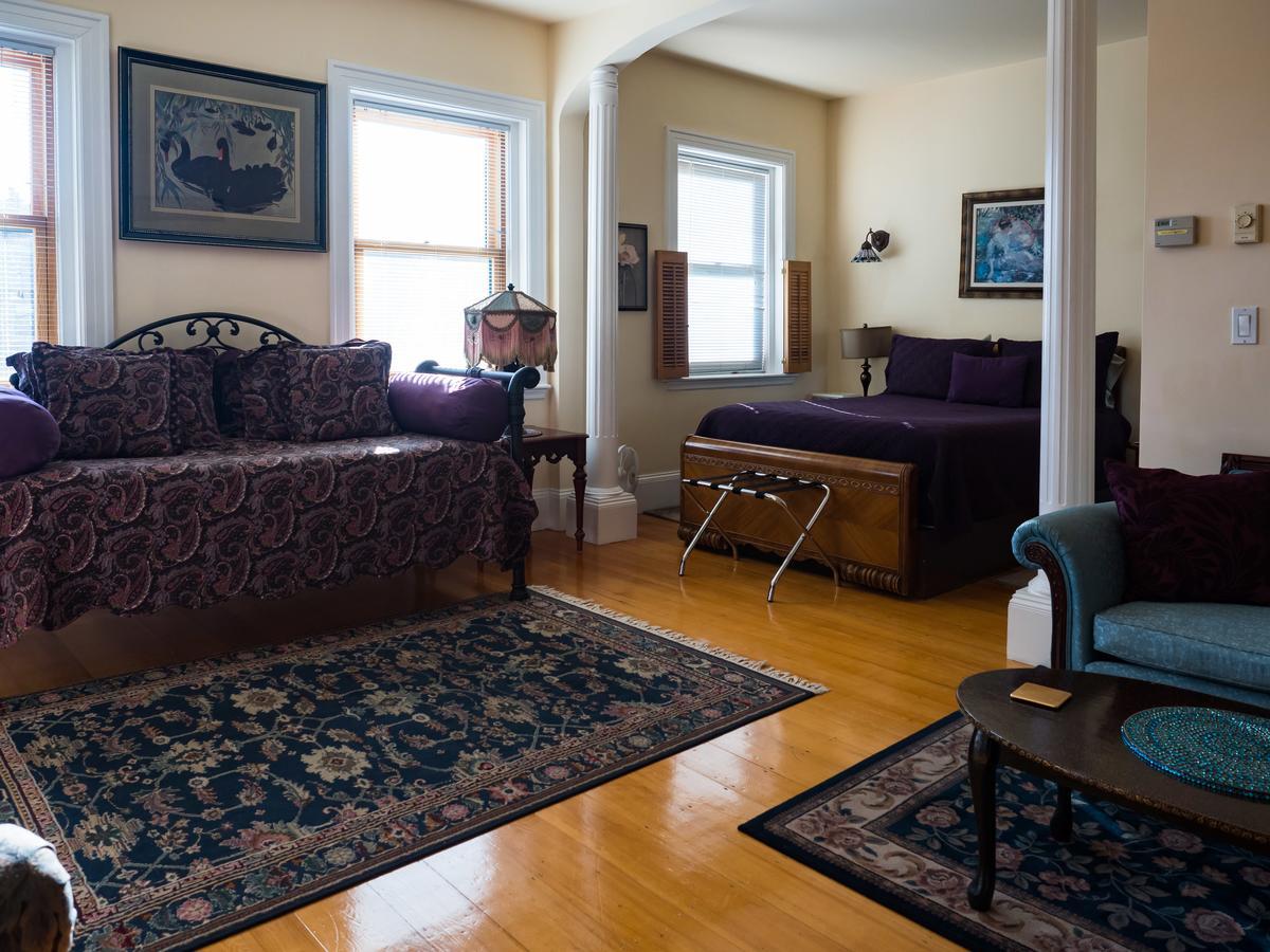 Bed & Breakfast The Gryphon House Boston
