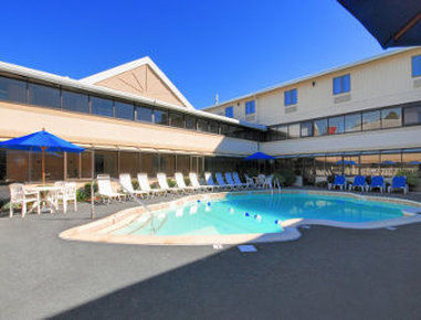 Hotel Ramada By Wyndham Boston