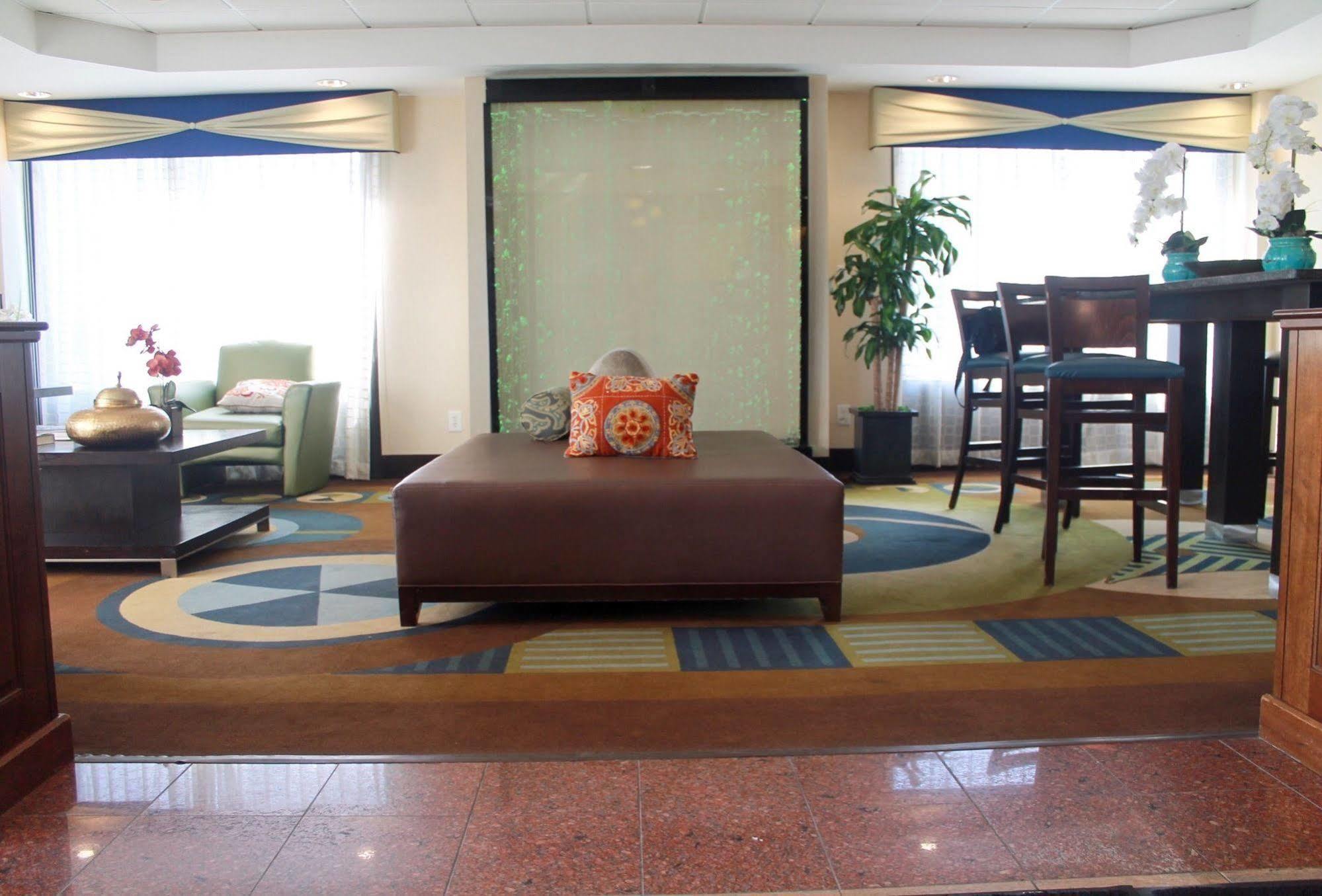 Holiday Express By Ihg Hotel 3*