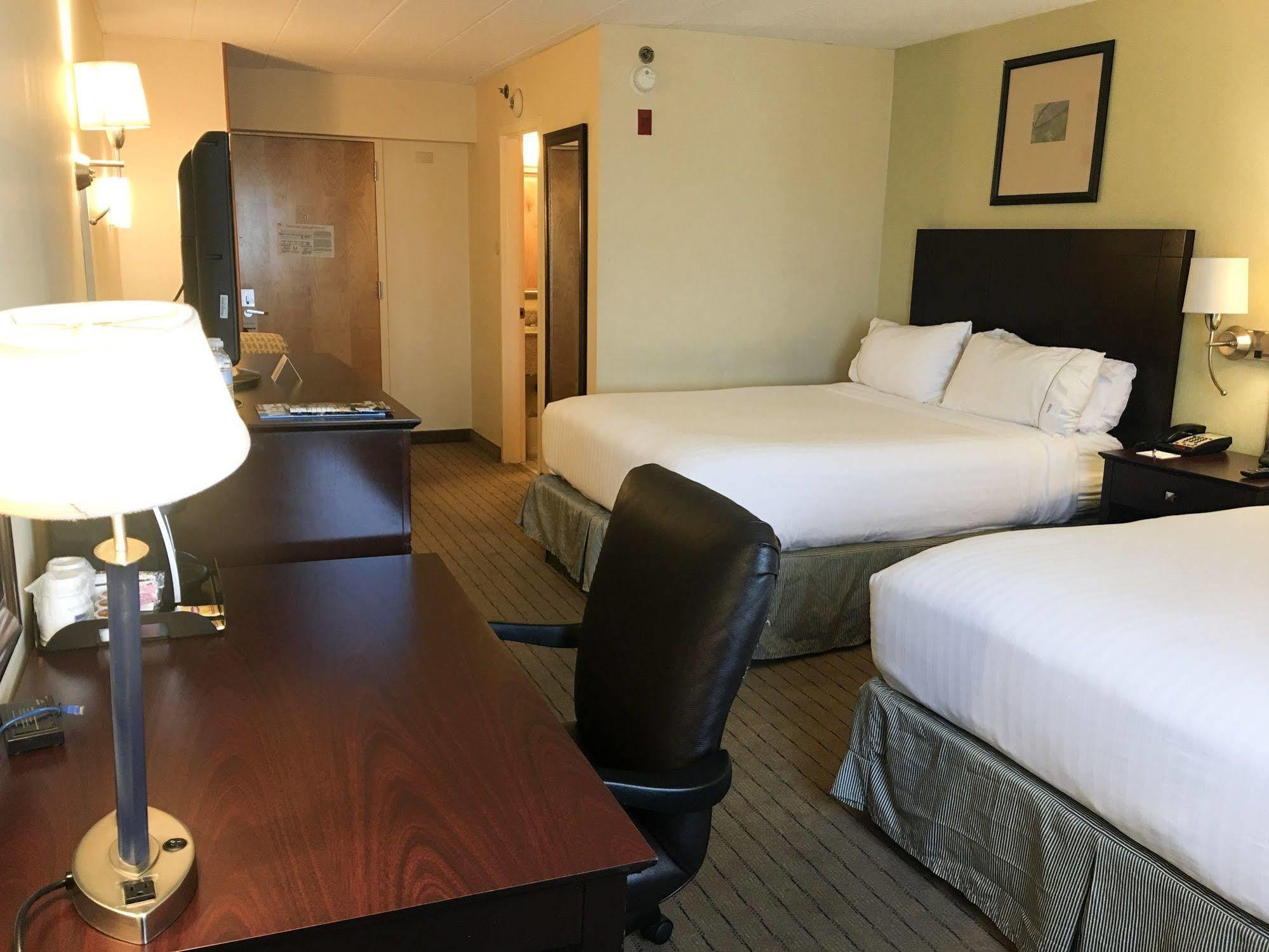 Holiday Express By Ihg Hotel 3*