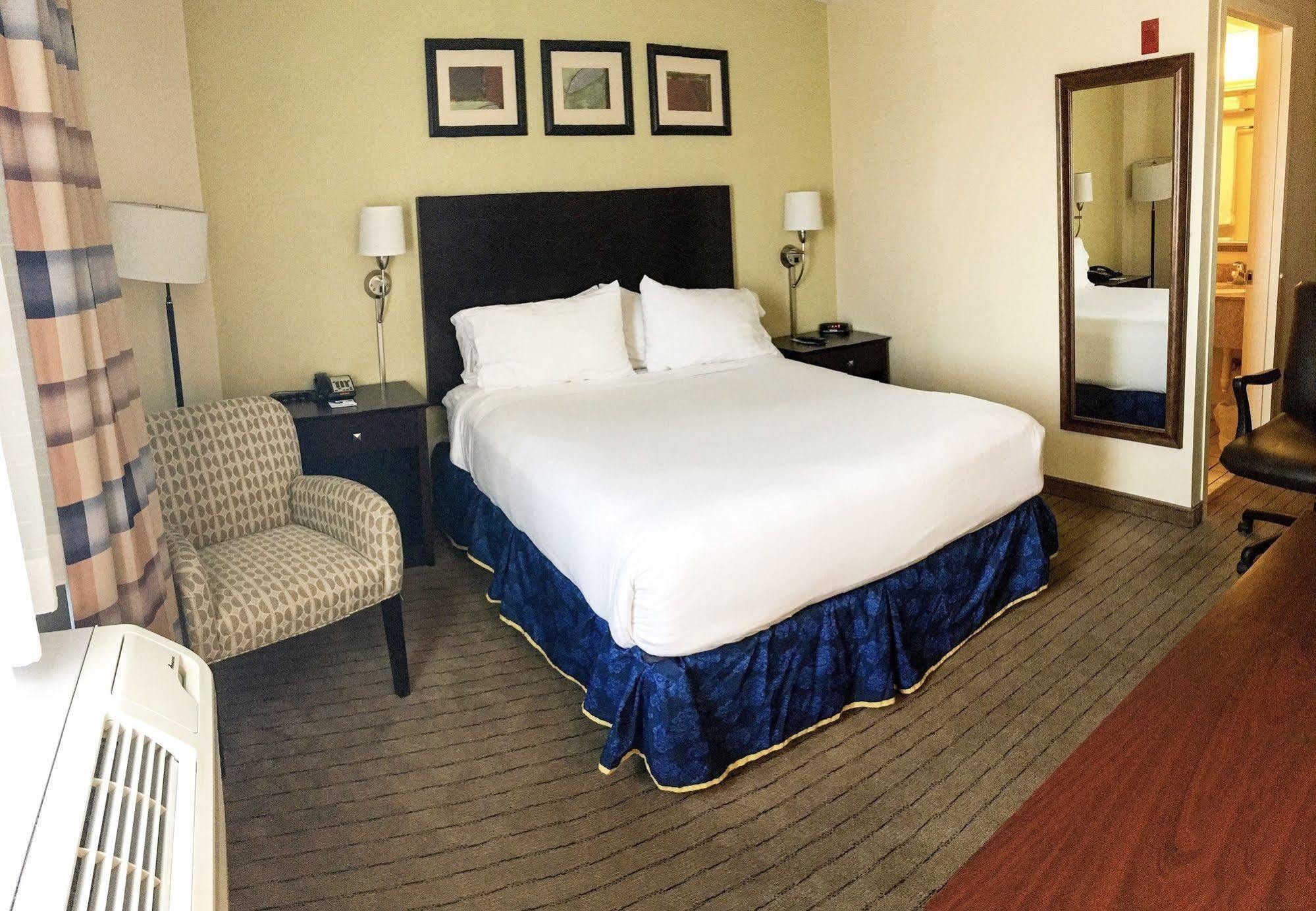 Holiday Express By Ihg 3* Boston