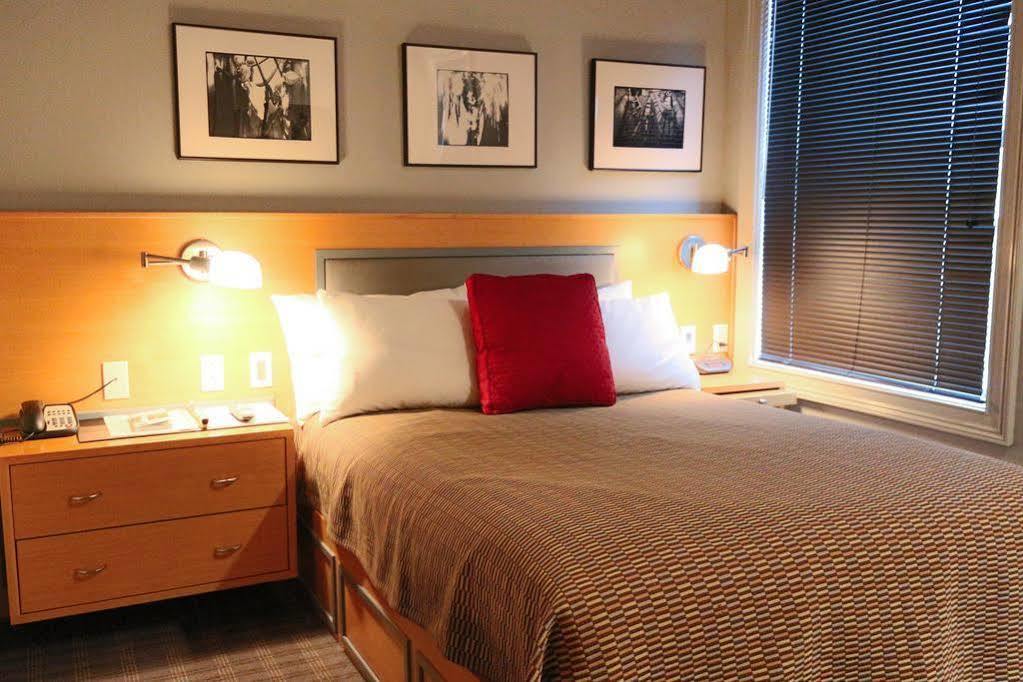Charlesmark 3* Boston