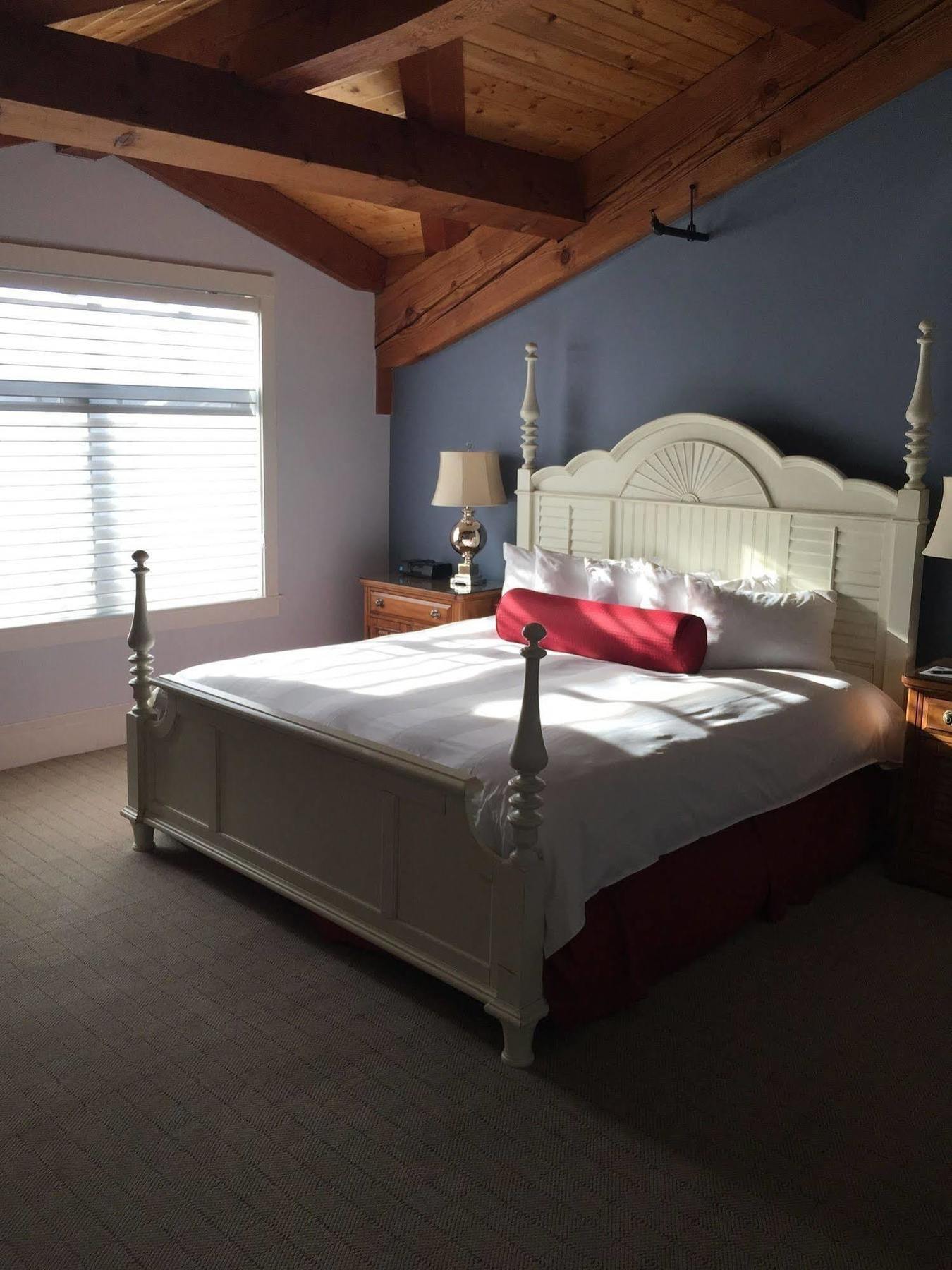 Yacht Haven 4* Boston