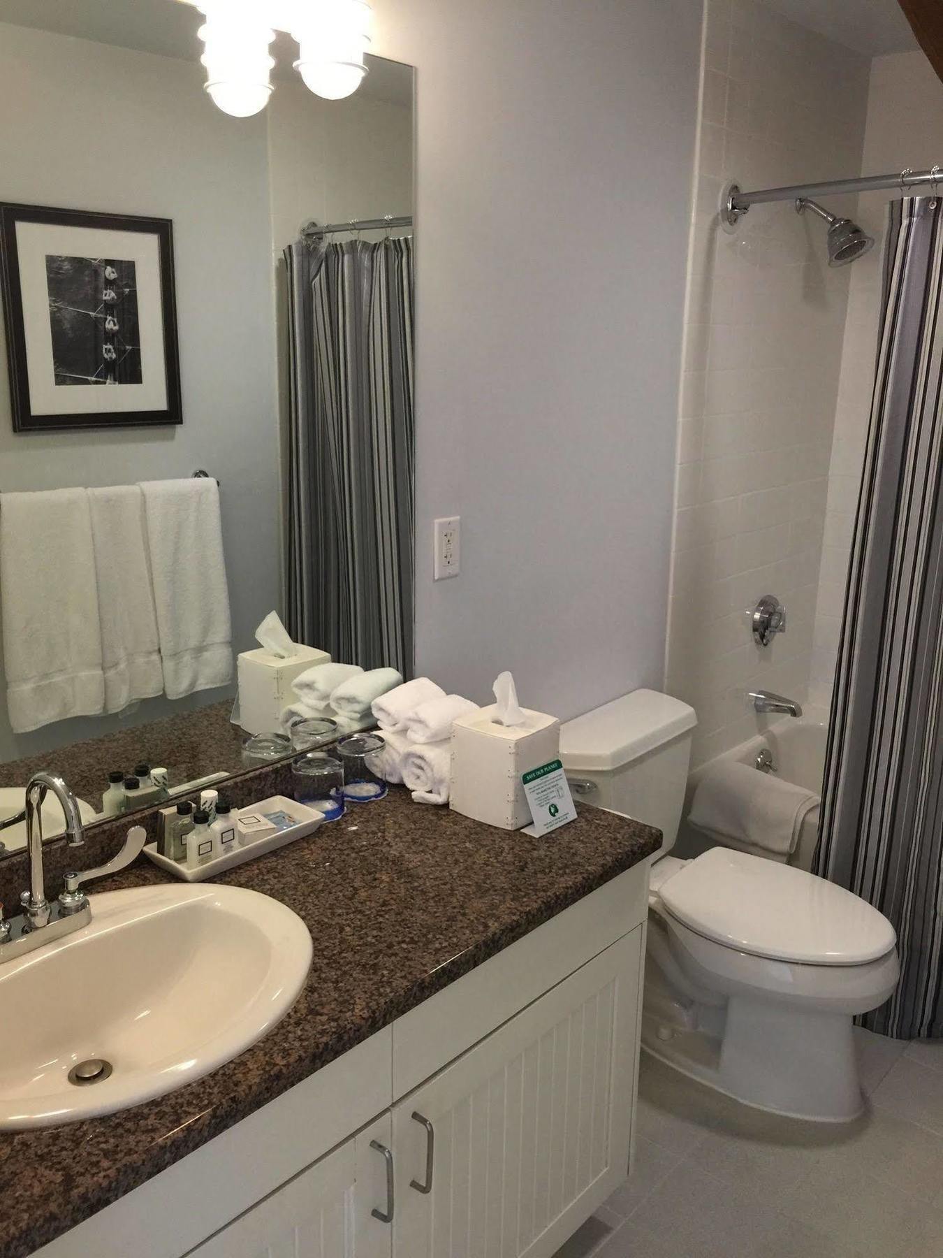 Yacht Haven Inn 4*