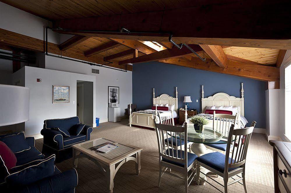 Yacht Haven 4* Boston
