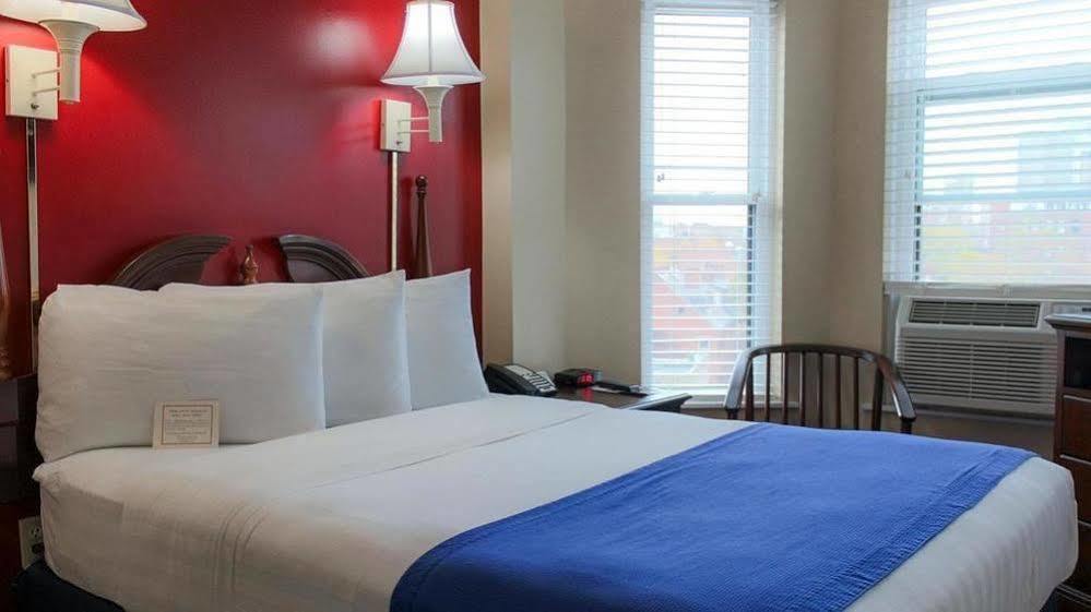 Hotel Found Common