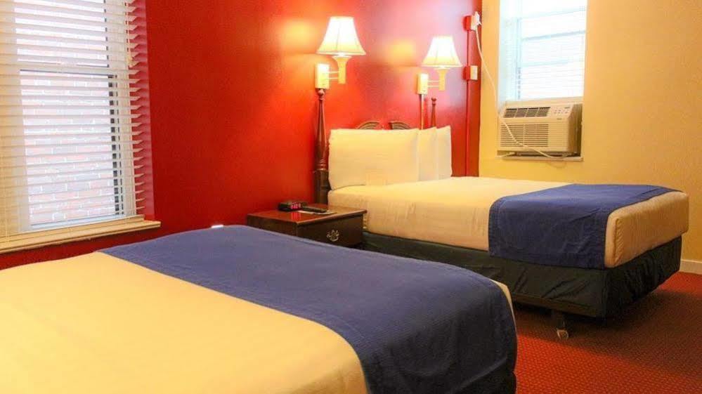 Found Common Hotel