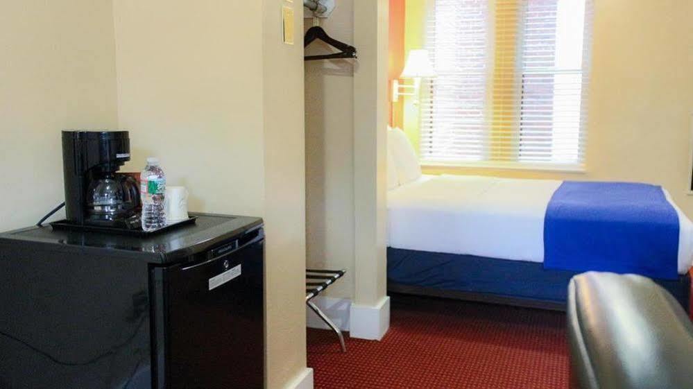 Found Common Hotel 2*