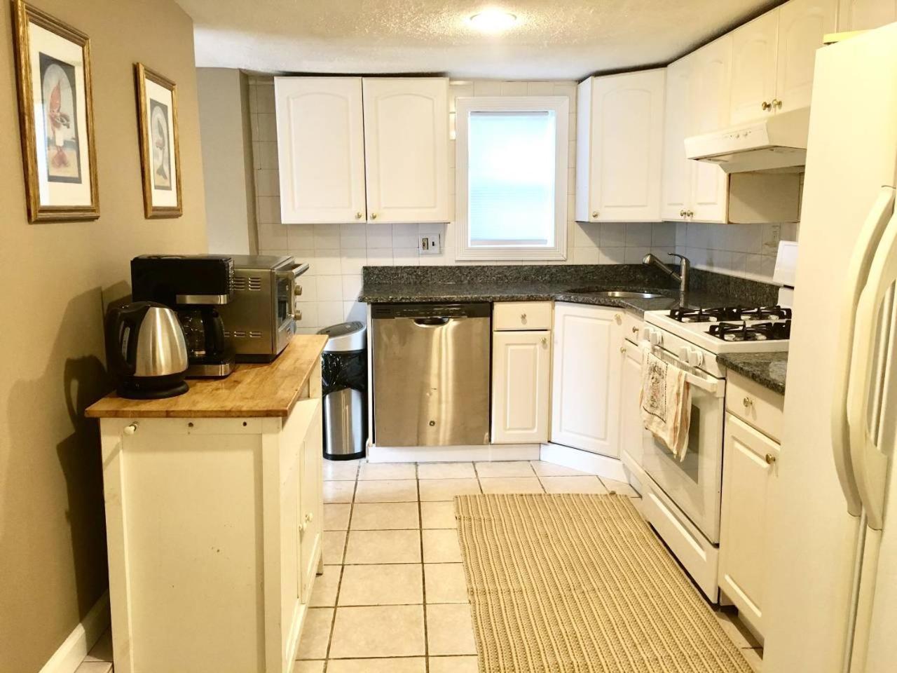~*pet Friendly 30min To Downtown*~ The Bostonian * Boston