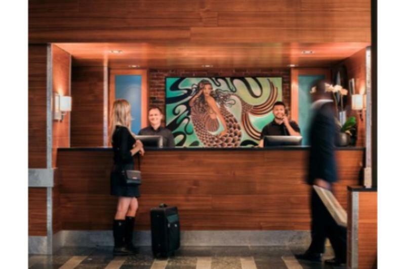 Harborside Hotel 3*
