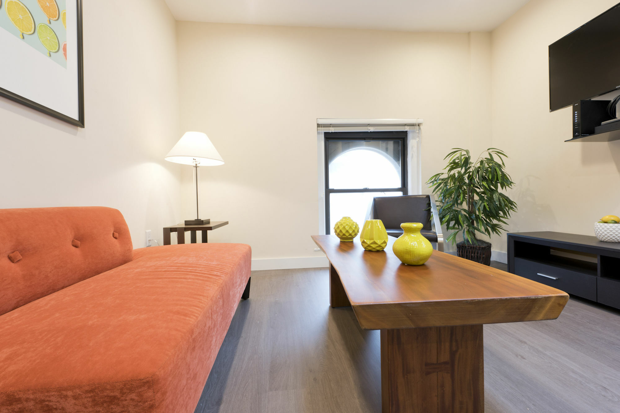 Colorful 1br In Downtown Crossing By Sonder