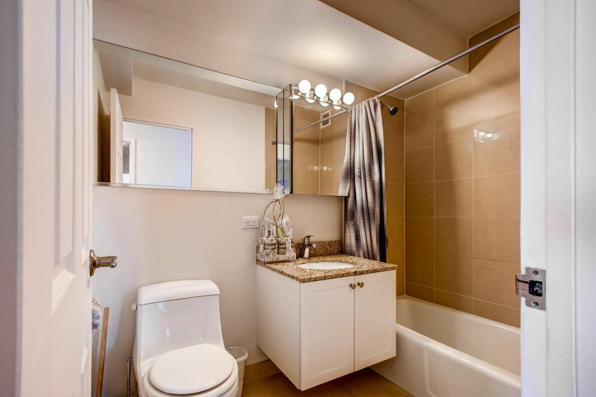 Global Luxury At The Commonwealth Apartment