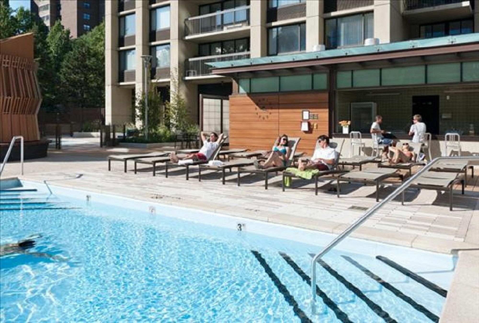 Global Luxury At The Commonwealth Apartment *