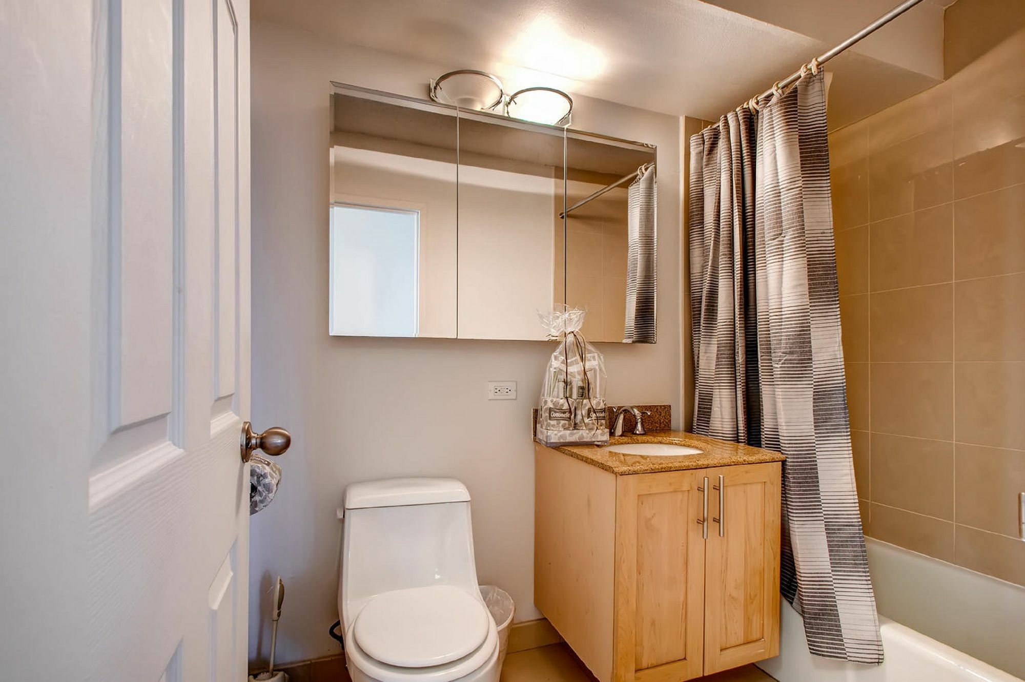 Global Luxury At The Commonwealth Apartment