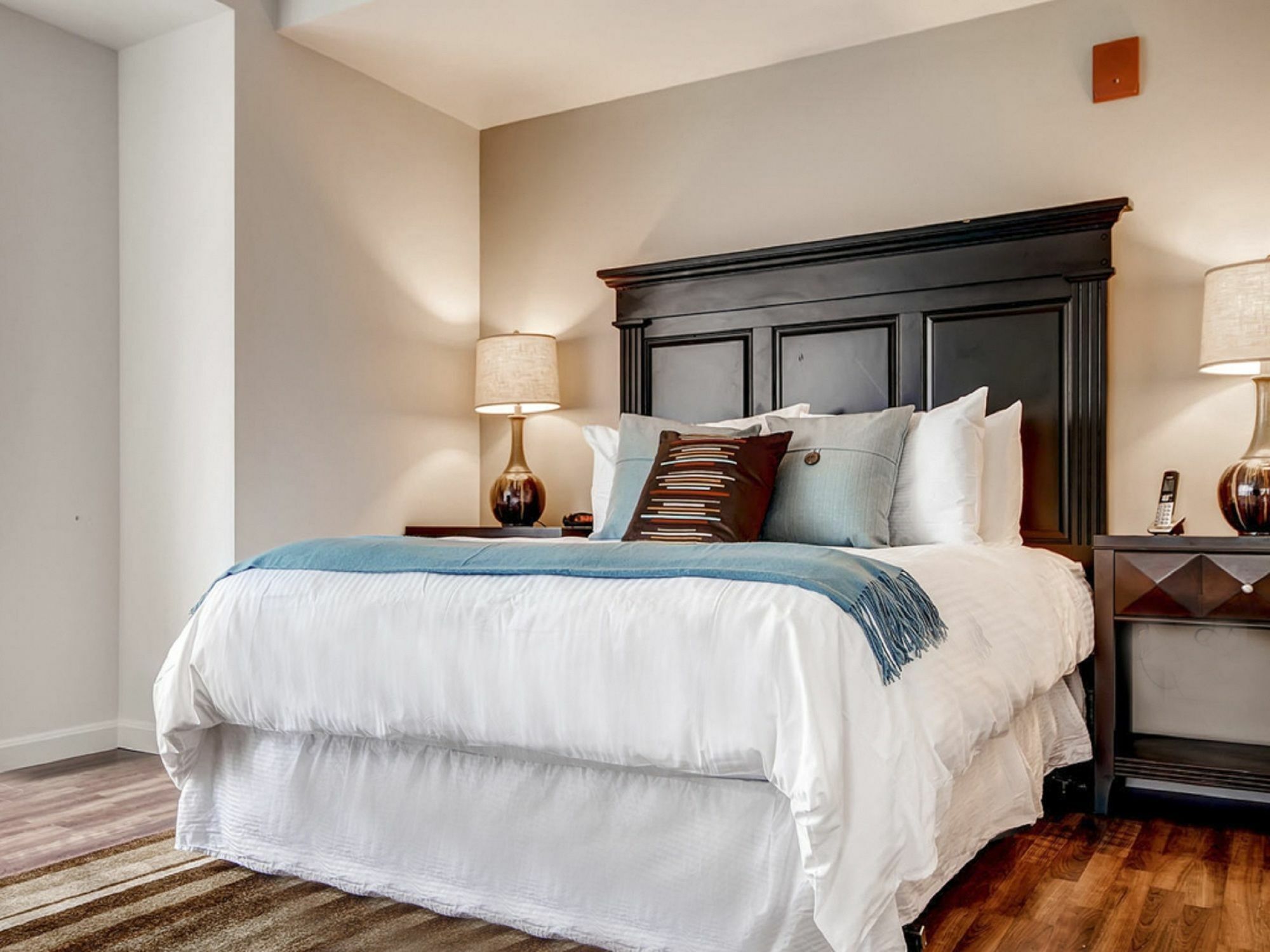 Global Luxury At The Commonwealth Apartment Boston