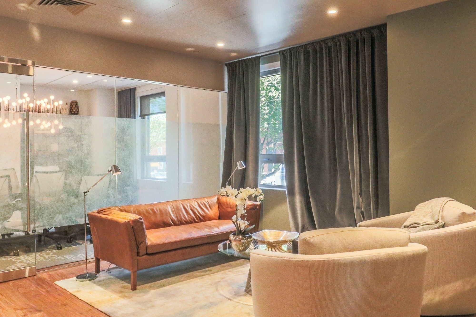 Global Luxury At The Theater District *