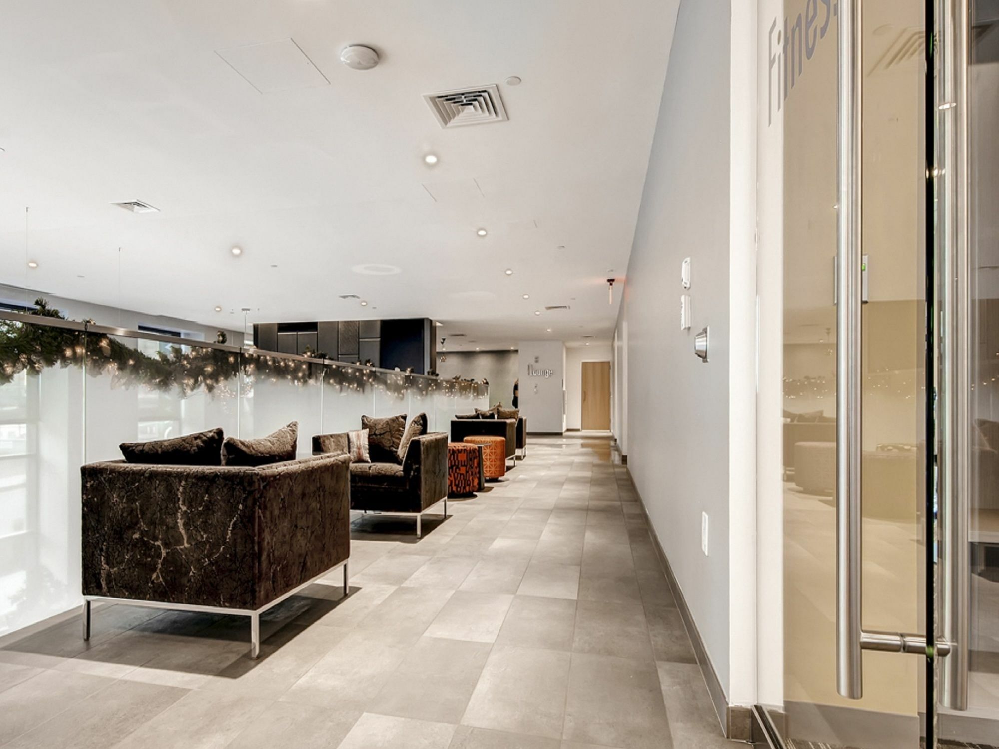 Global Luxury At The Theater District Apartment