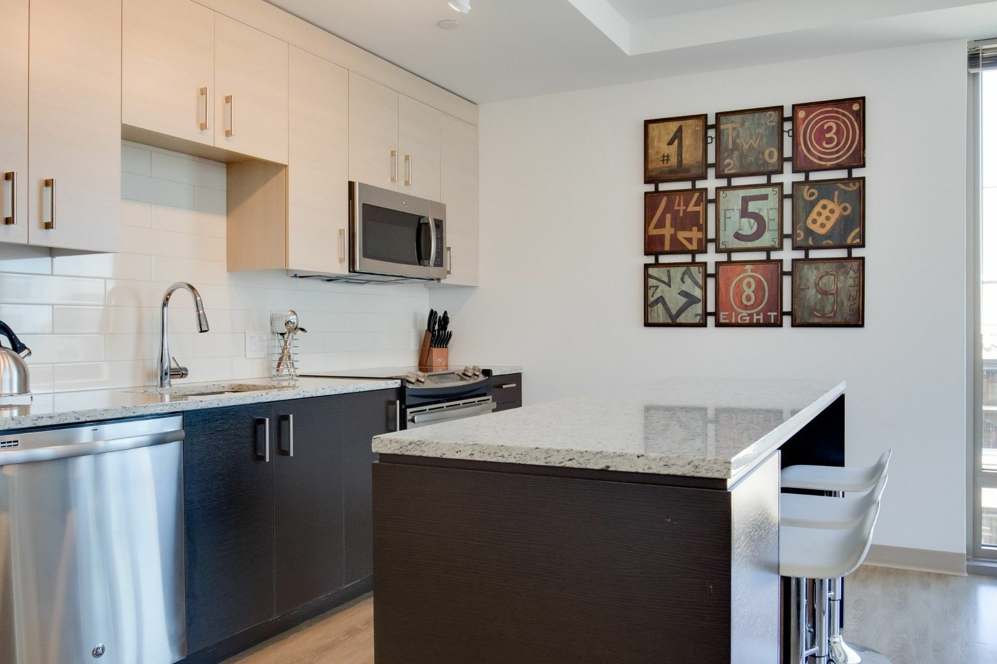 Global Luxury At The Theater District Apartment