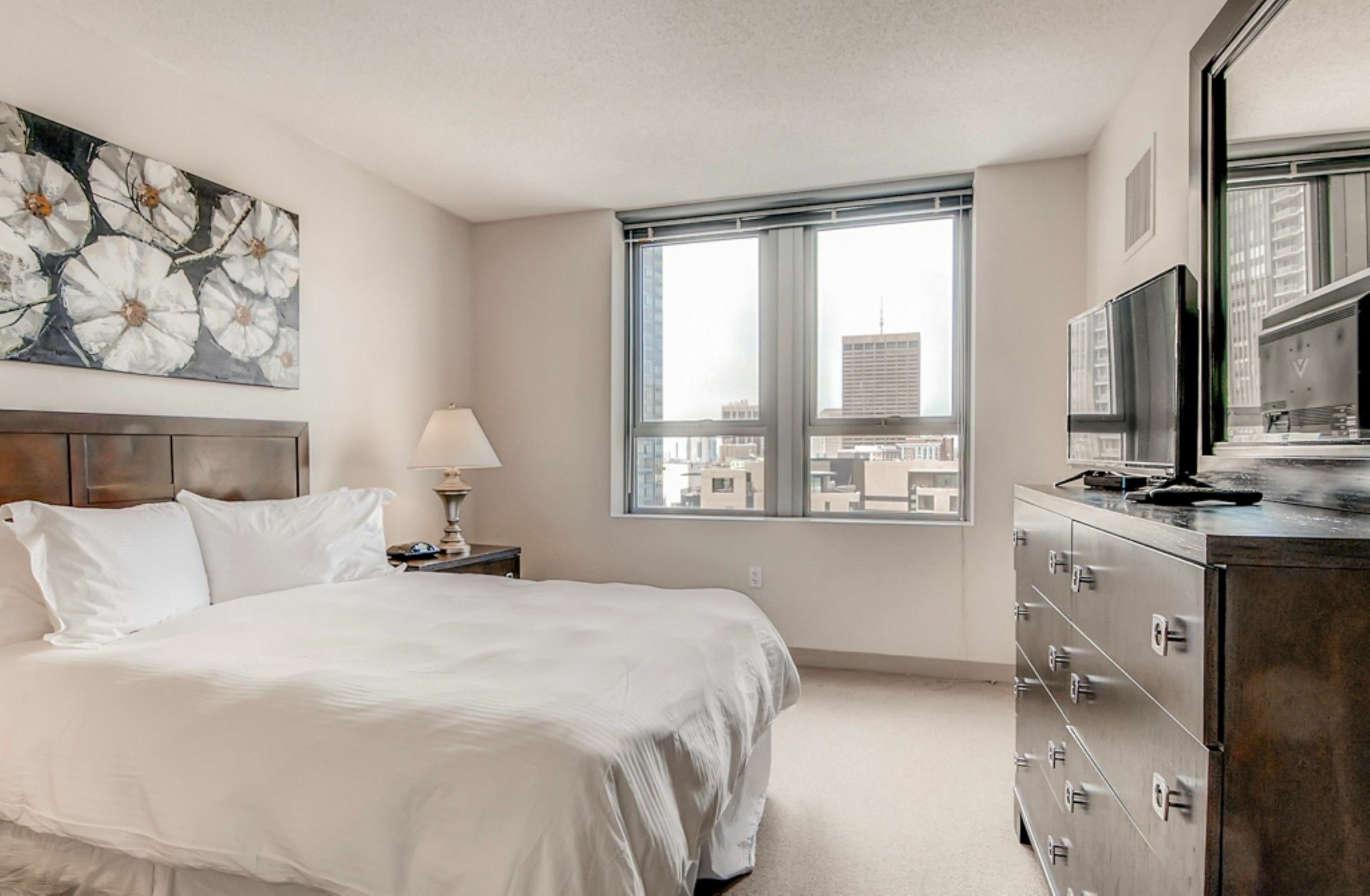 Global Luxury At Garden Apartment