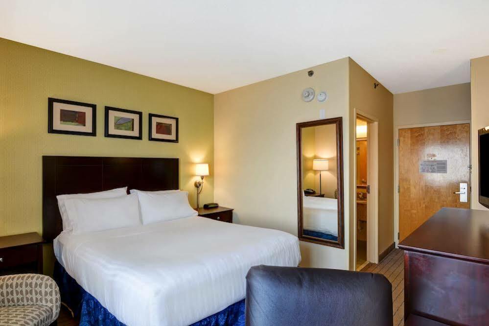 Holiday Express By Ihg Hotel 3*