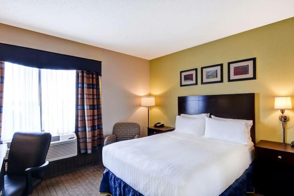Holiday Express By Ihg Hotel