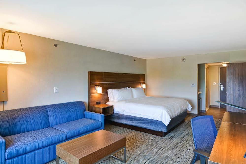 Hotel Holiday Express By Ihg 3*
