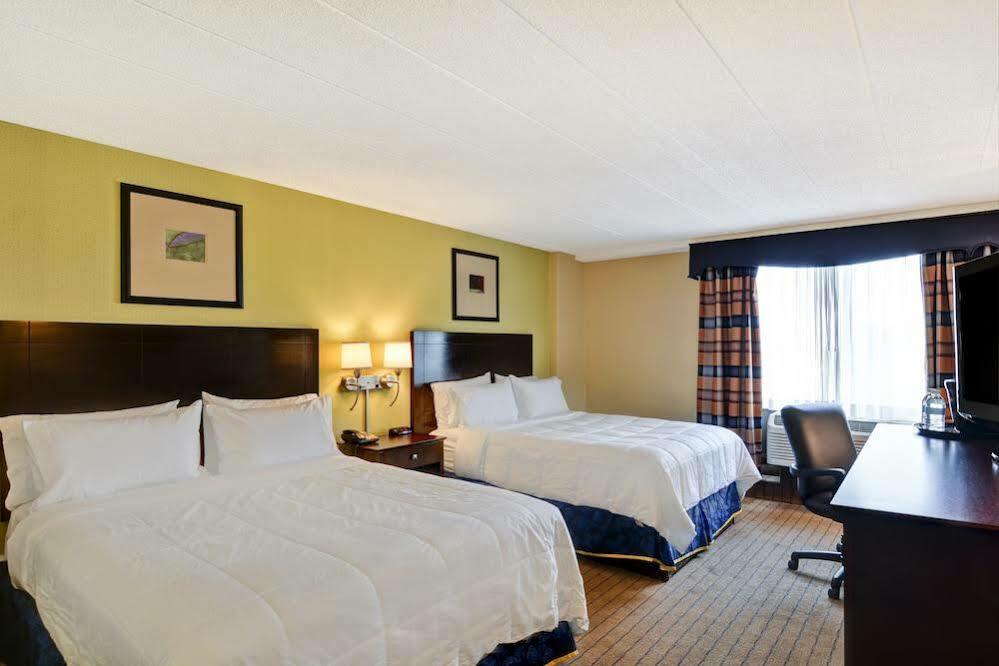 Hotel Holiday Express By Ihg 3*
