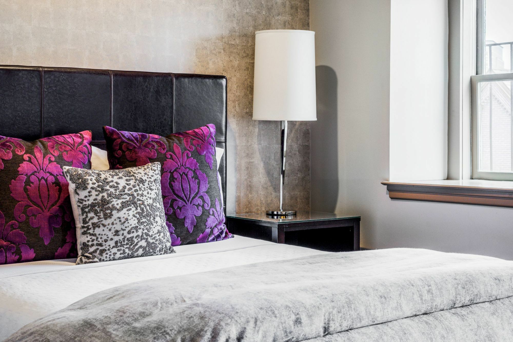 Clarendon Square 4*
