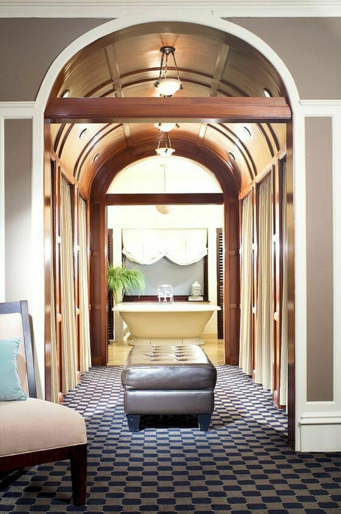 Clarendon Square 4*
