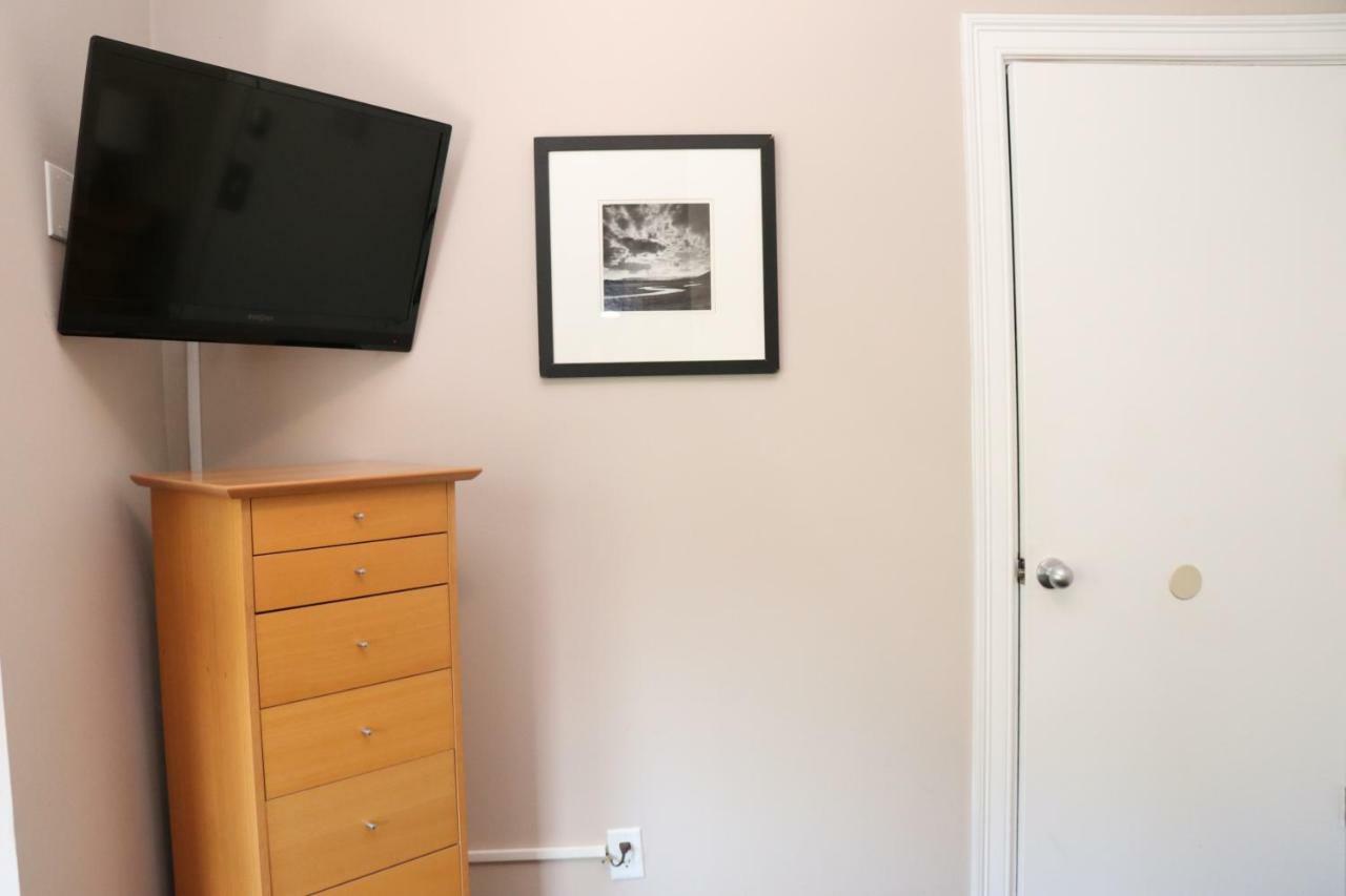 Stylish Downtown Studio, #32 Apartment