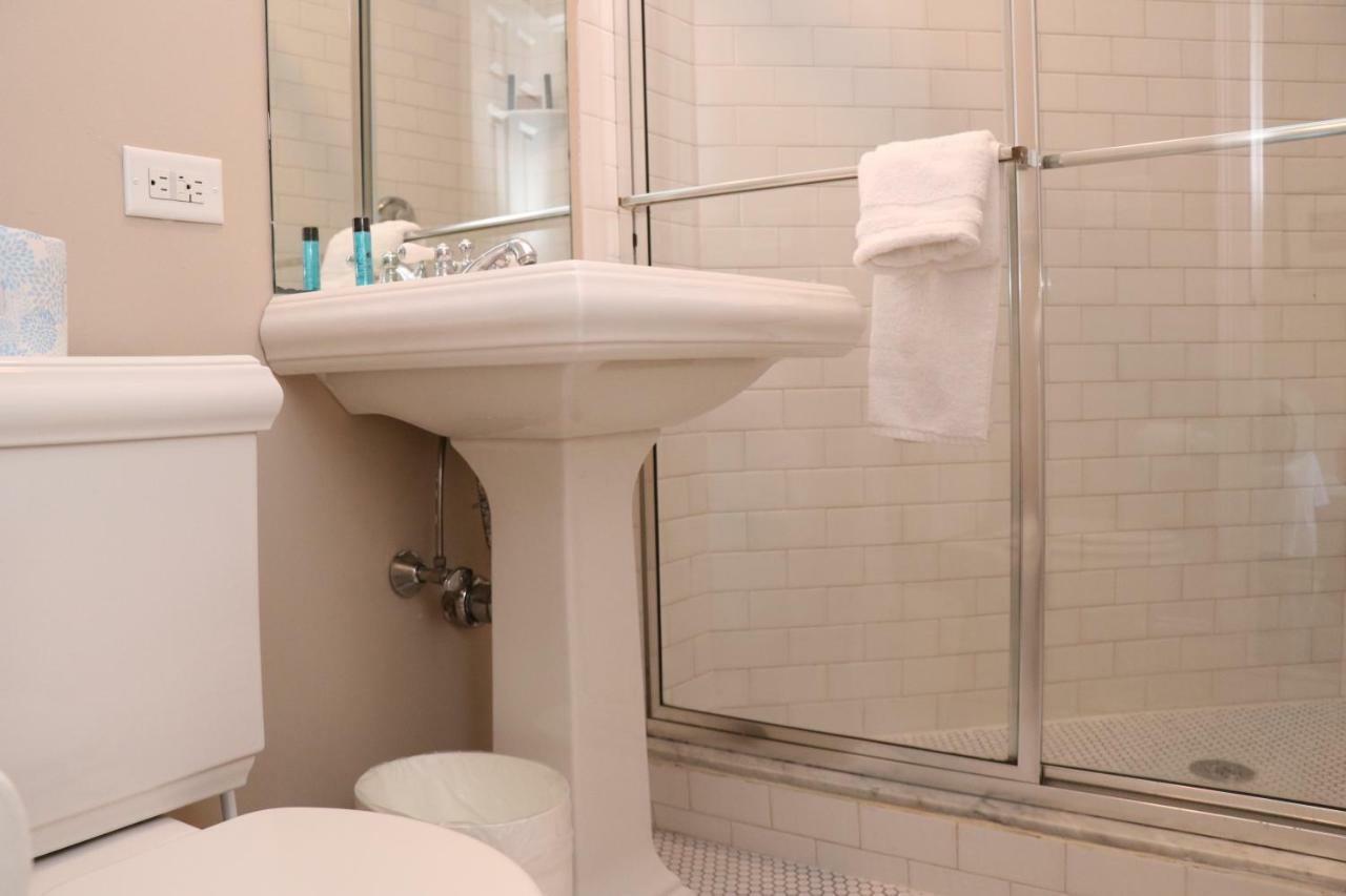 Stylish Downtown Studio, #32 Apartment *