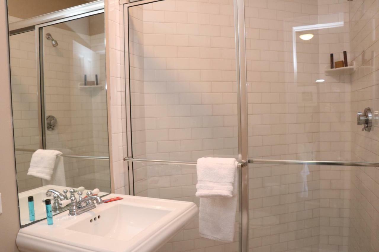 Stylish Downtown Studio, #32 * Boston